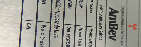 Etiquetas metálicas para identificação de bens