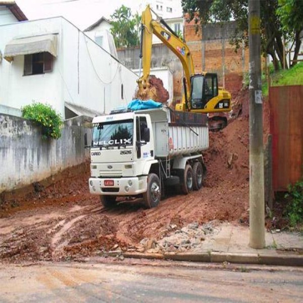 Locação de escavadeira hidráulica