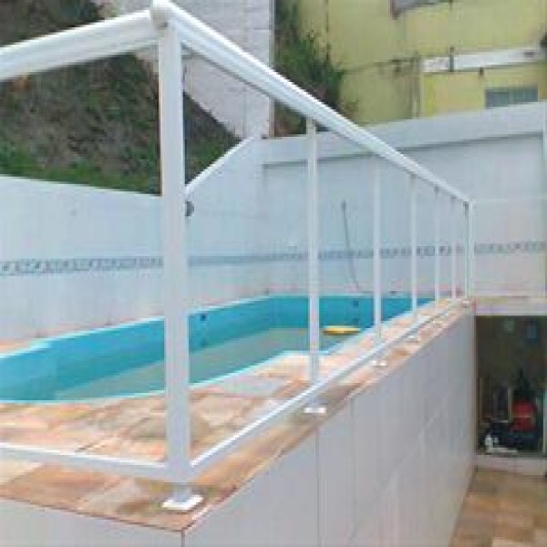 Guarda corpo de alumínio e vidro