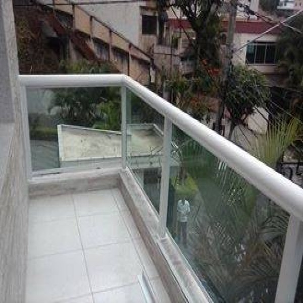 Guarda corpo de alumínio e vidro