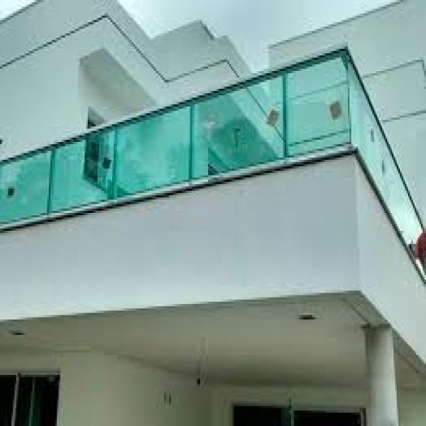 Guarda corpo de alumínio e vidro