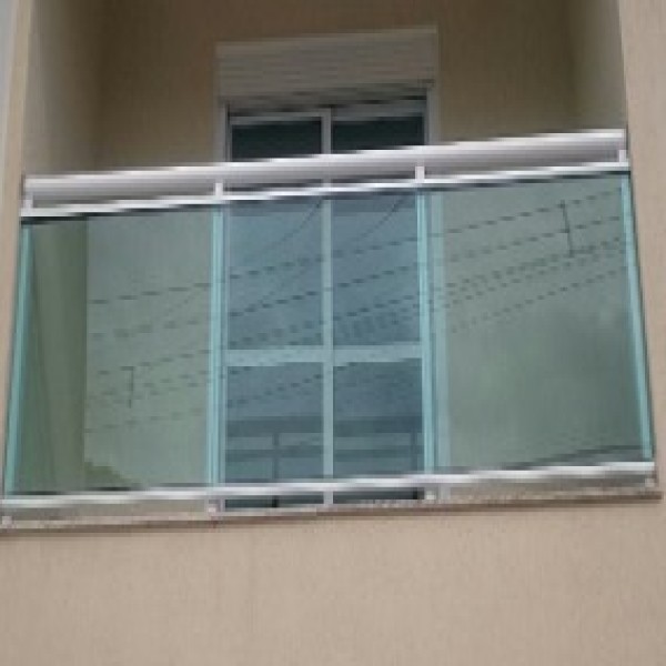 Guarda corpo de alumínio e vidro