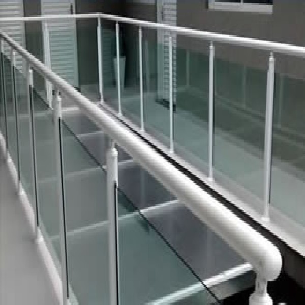 Guarda corpo de alumínio e vidro