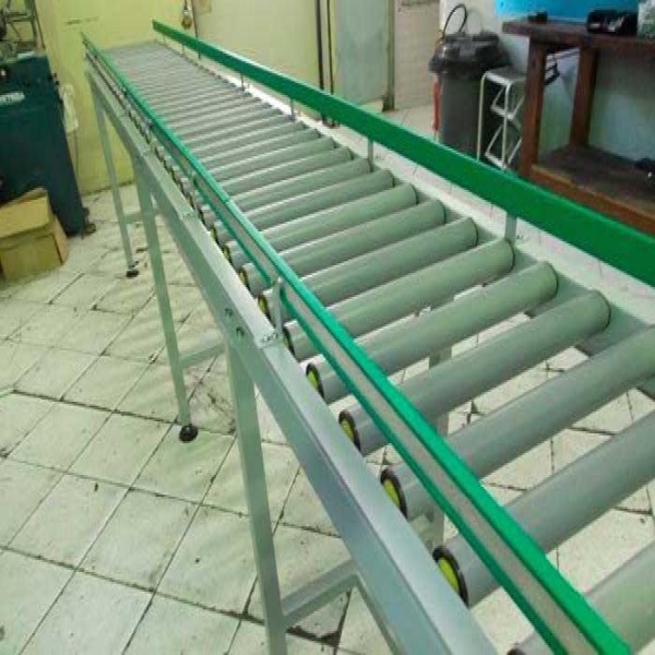 Transportador de roletes livres