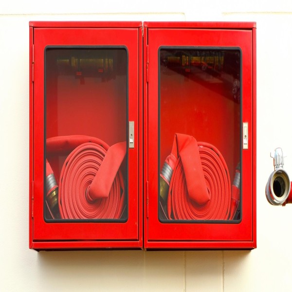 Caixa de incêndio com mangueira