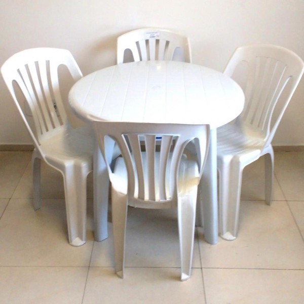 Jogo de mesa e cadeira de plastico