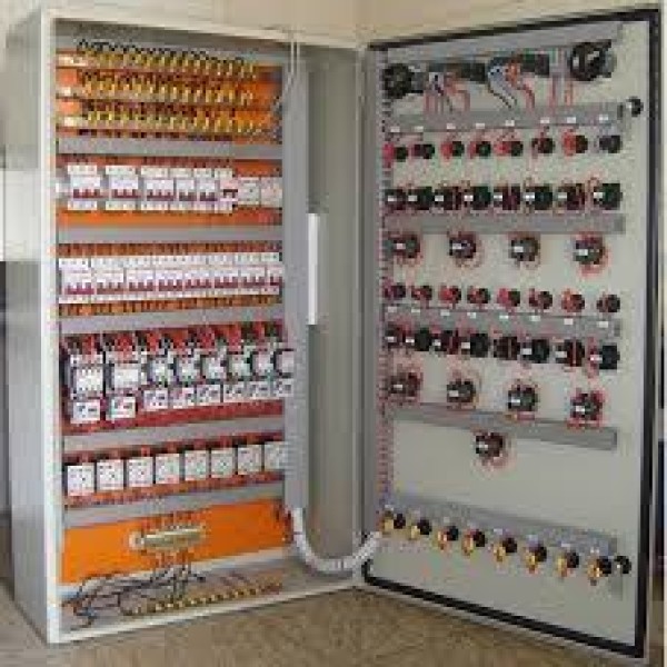 Quadro para comandos elétrico