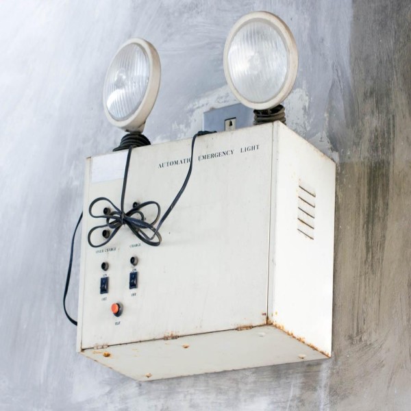 Sistema de iluminação de emergência predial