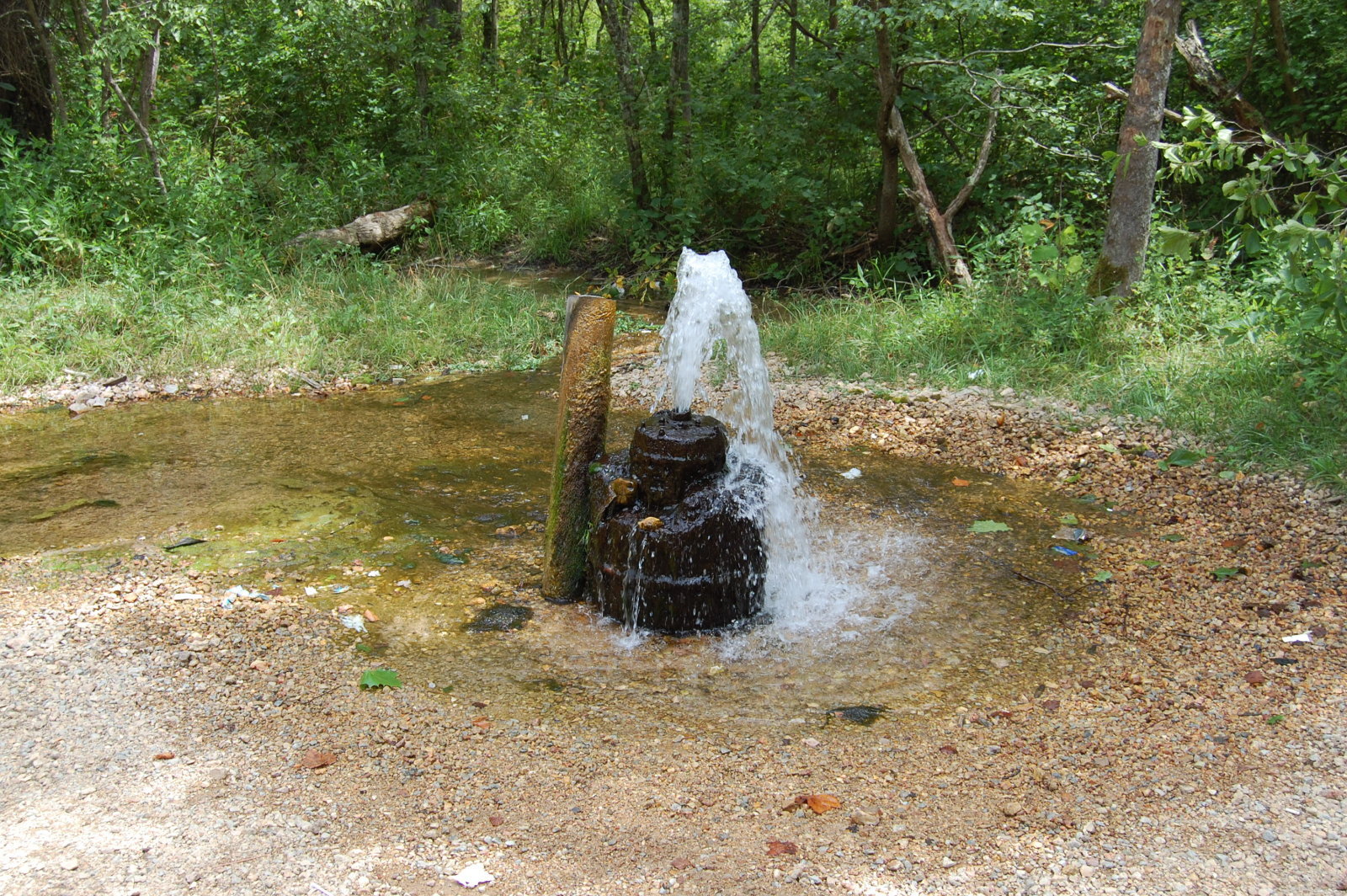 Вода артезианский источник