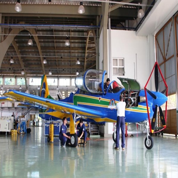 Manutenção de aeronaves em célula