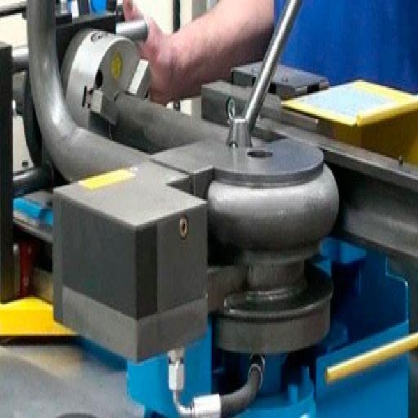 Máquina curvadora de tubos manual