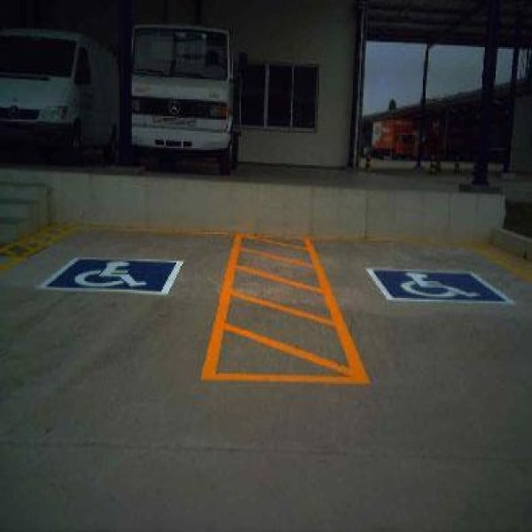 Piso epóxi para estacionamento