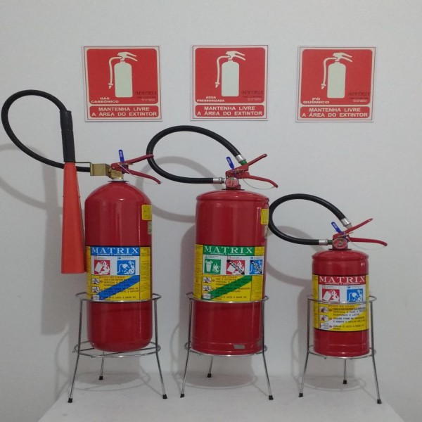 Sistema de combate a incêndio extintores