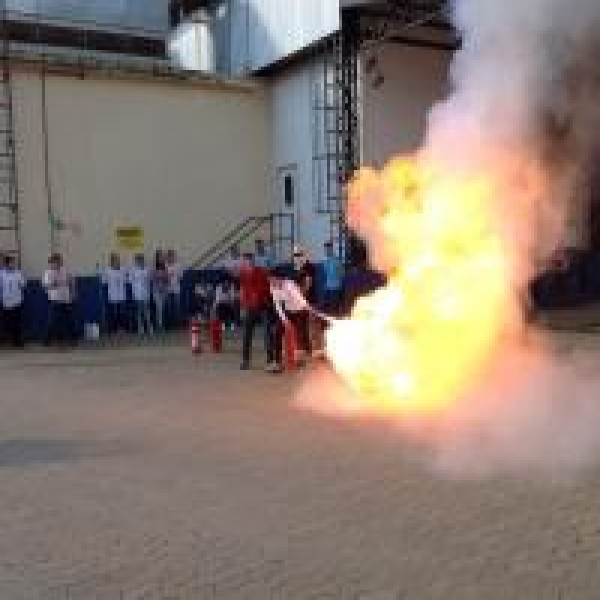 Treinamento combate a incêndio