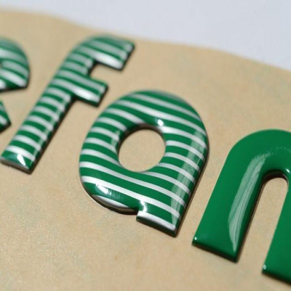 Etiquetas resinadas personalizadas