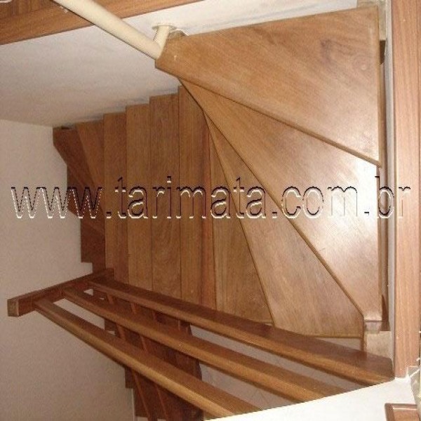 Escada de madeira simples preço
