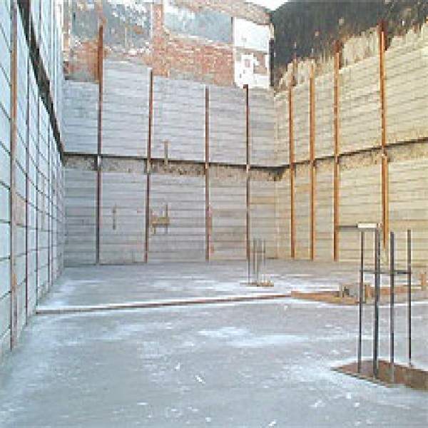 Painel duplo para cortina de contenção