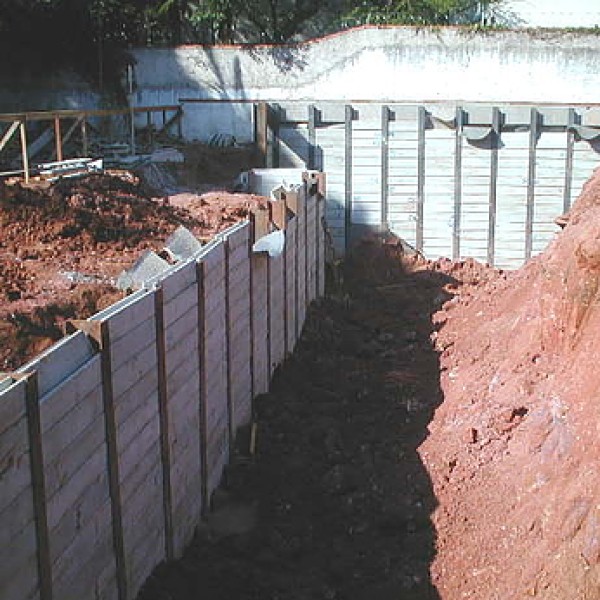 Painel duplo para cortina de contenção