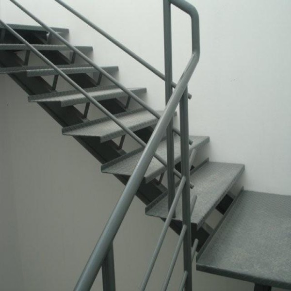 Escada de ferro reta