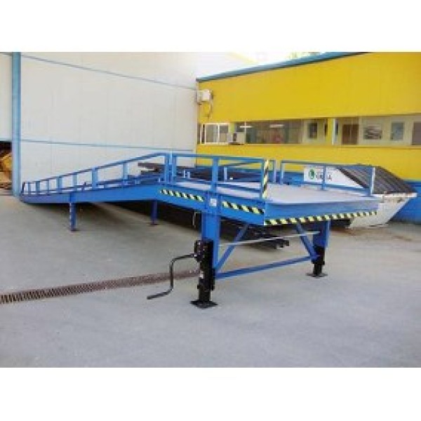Plataforma elevatória rebocável