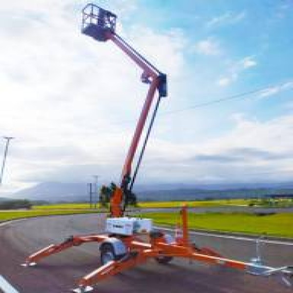 Plataforma elevatória rebocável