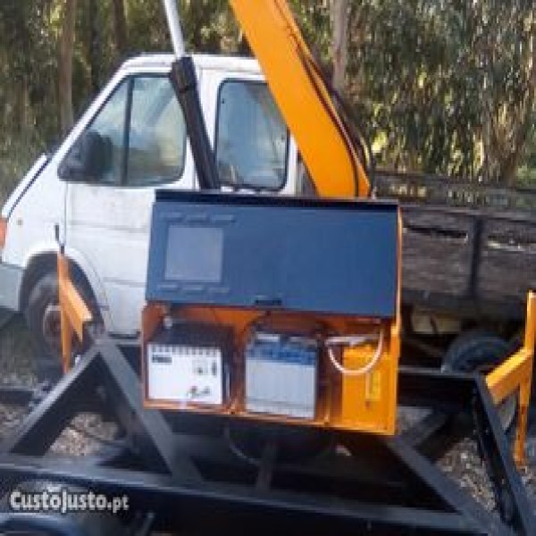 Plataforma elevatória rebocável