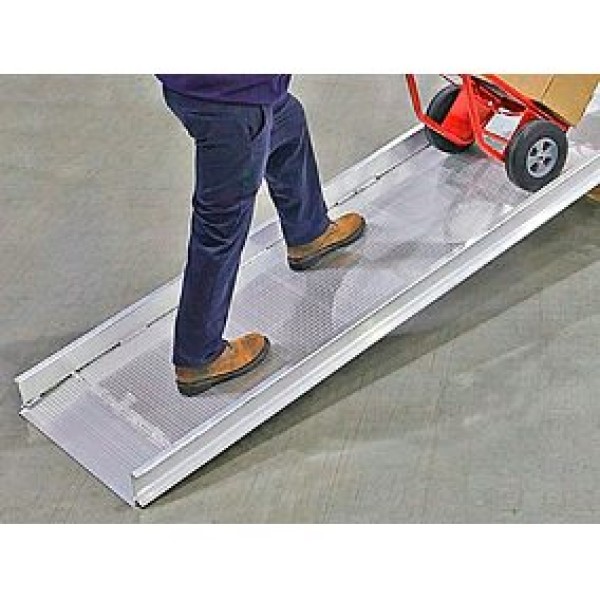 Plataforma elevatória rebocável