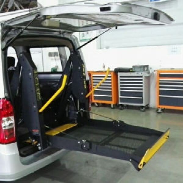 Plataforma elevatória de acessibilidade para vans