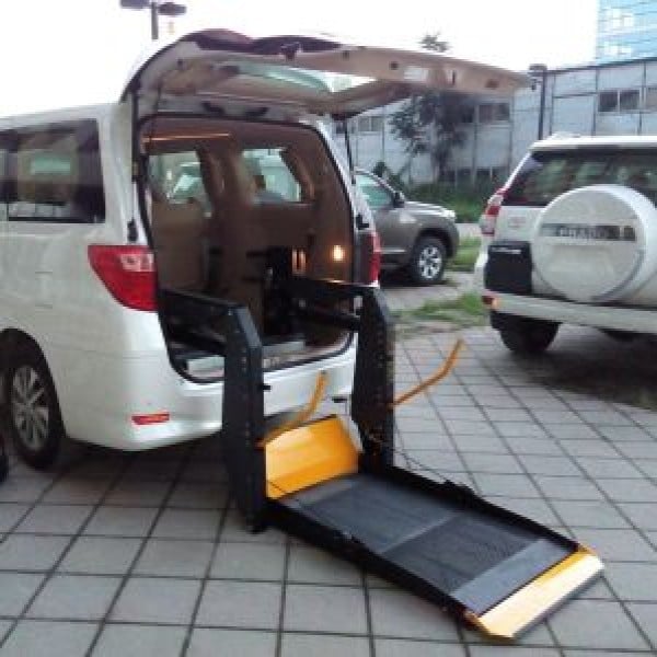 Plataforma elevatória de acessibilidade para vans