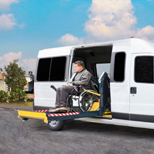 Plataforma elevatória de acessibilidade para vans