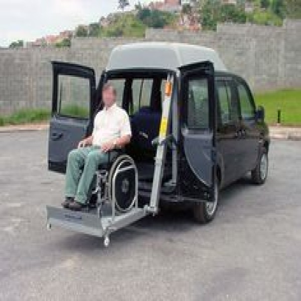 Plataforma elevatória de acessibilidade para vans