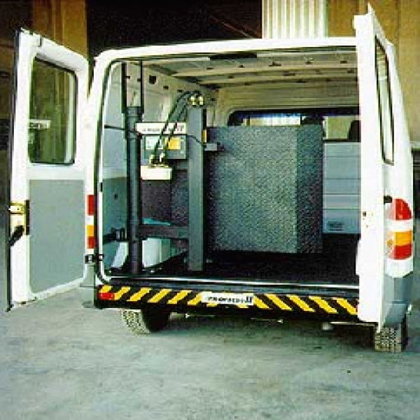 Plataforma elevatória de acessibilidade para vans