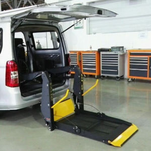 Plataforma elevatória de acessibilidade para vans