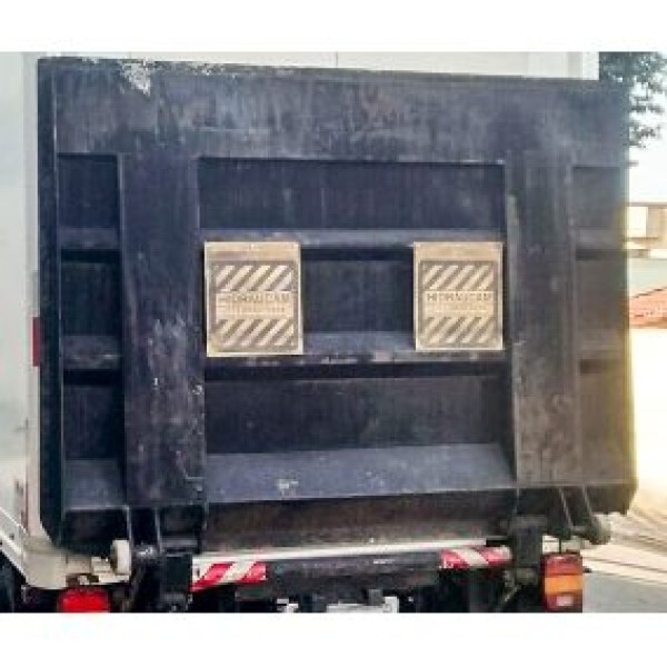 Plataforma elevatória para caminhão baú