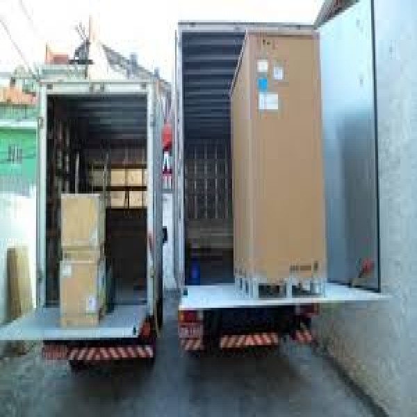 Plataforma elevatória para caminhão baú