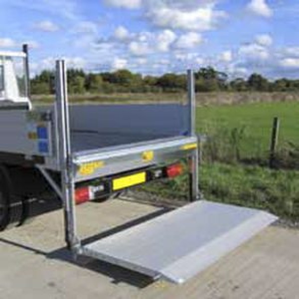 Plataforma elevatória para caminhão