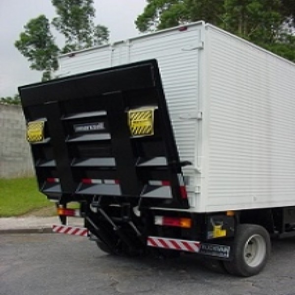 Plataforma elevatória para caminhão