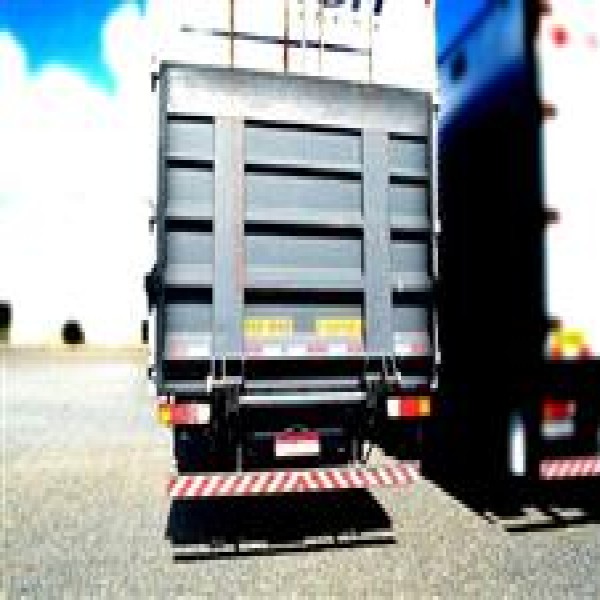 Plataforma elevatória para caminhão
