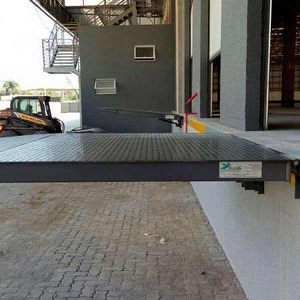 Plataforma niveladora de doca