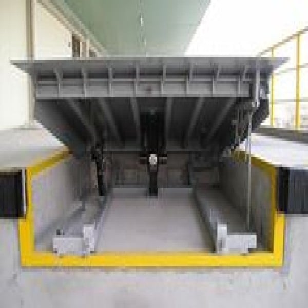 Plataforma niveladora de doca