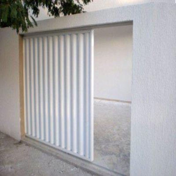 Portão de alumínio branco