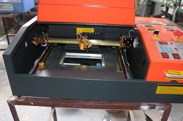 Máquina de corte e gravação a laser