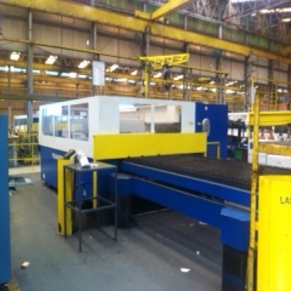 Máquina corte a laser roupas