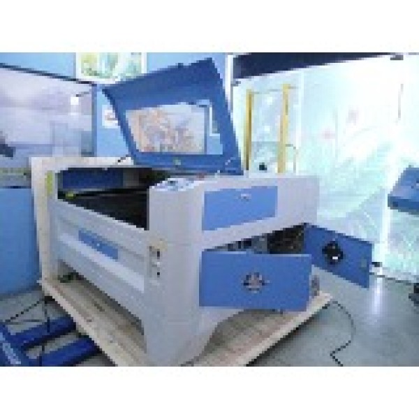 Máquina de cortar papel a laser
