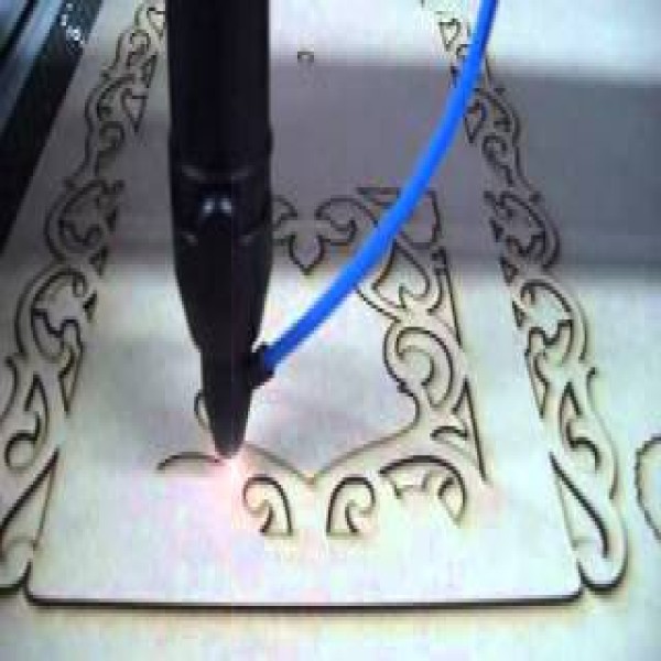 Máquina de cortar papel a laser