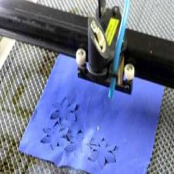 Máquina de cortar tecido a laser