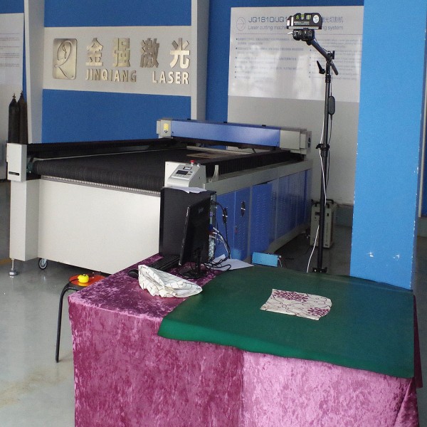 Máquina de cortar tecido a laser