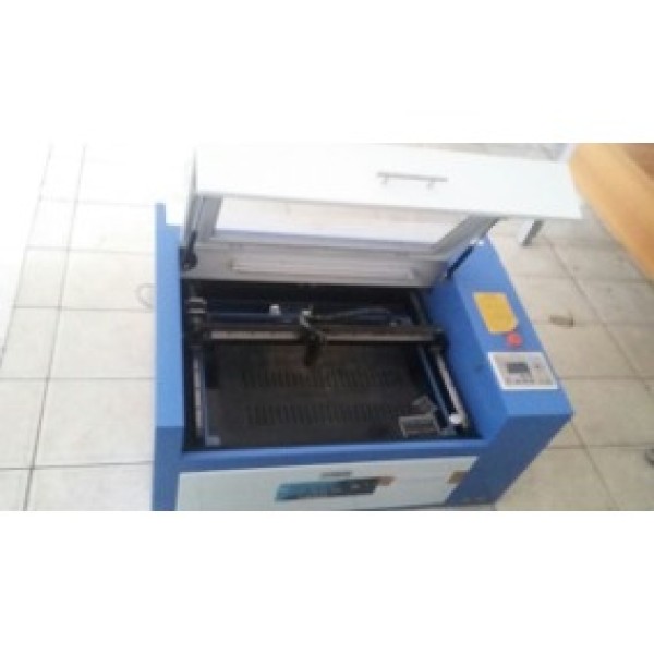 Máquina de corte a laser pequena