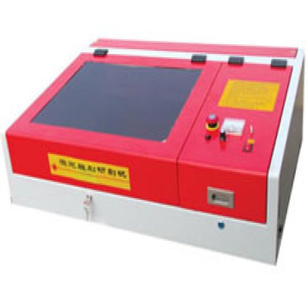 Máquina de corte a laser pequena