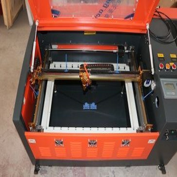 Máquina de corte e gravação a laser